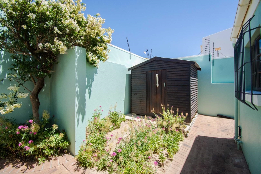 4 Bedroom Property for Sale in Mountainside Western Cape